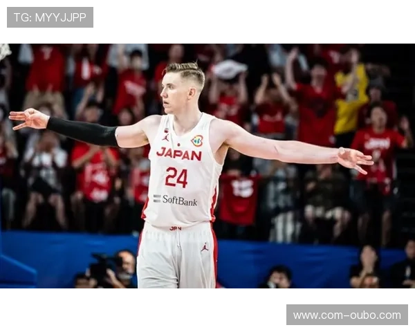 日本队归化中锋霍金森缺席,内线高度劣势迫使战术重心外移 日本队归化中锋霍金森缺席,内线高度劣势迫使战术重心外移